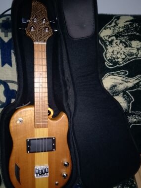 HONNI Handmade Electric Concert Ukulele With Padded Bag, & Wireless Transmitters